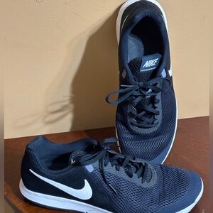 Nike  Navy Blue  and White Running Shoes Men’s size 11 1/2.